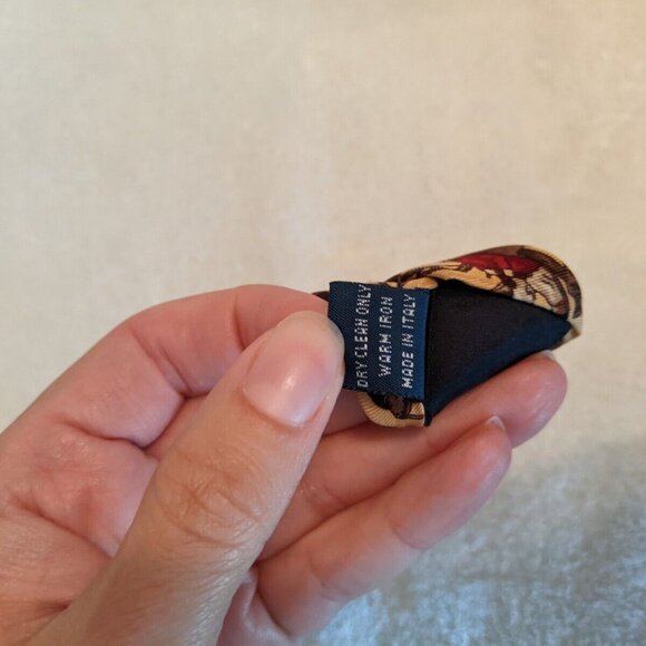 Burberry vintage tie in horse print in silk - Picture 2 of 6